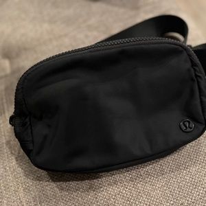 Black Lululemon Everywhere Belt Bag Classic Black
